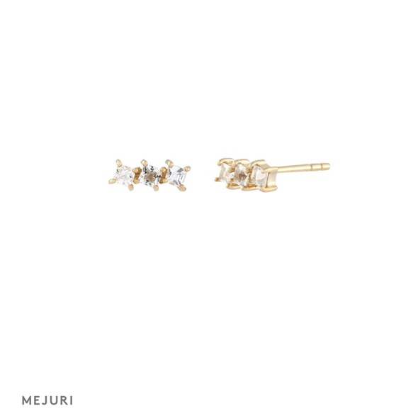 Mejuri Topaz Bar Studs in 14K yellow gold - Picture 1 of 4